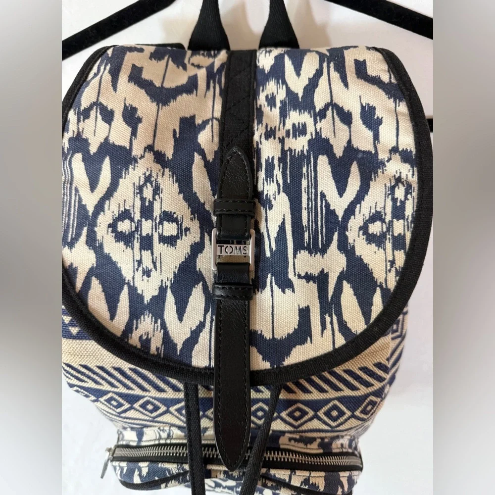 TOMS Aztec Blue Cream Beige Adjustable Strap Magnetic Clasp Canvas Backpack